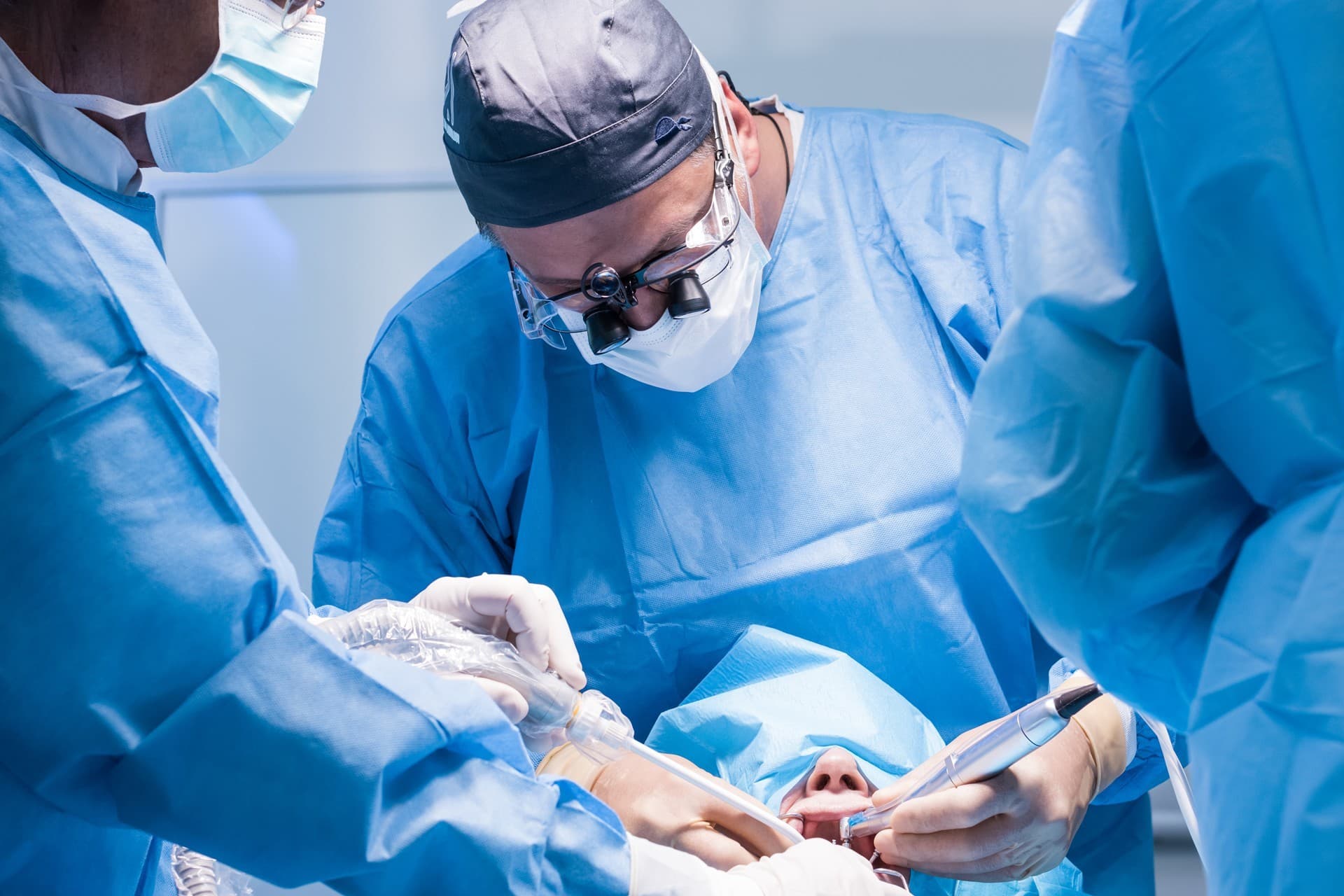 Conoce las fases de una cirugía oral