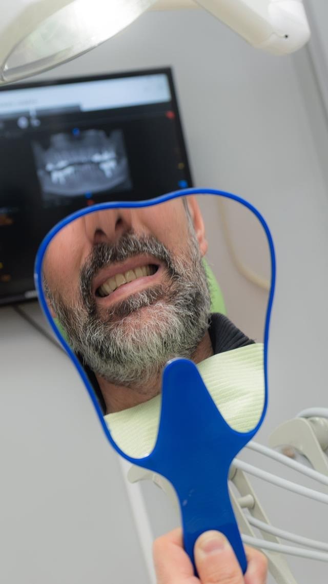 ¿Te faltan piezas dentales?